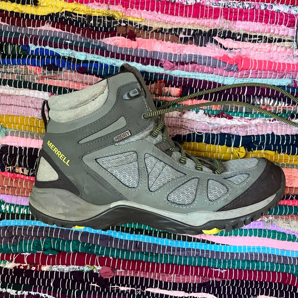 MERRELL hiking boots 🥾 women’s size 10